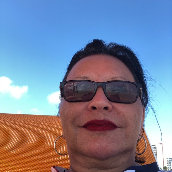 Meet your Posher, Adela - Picture 1 of 1